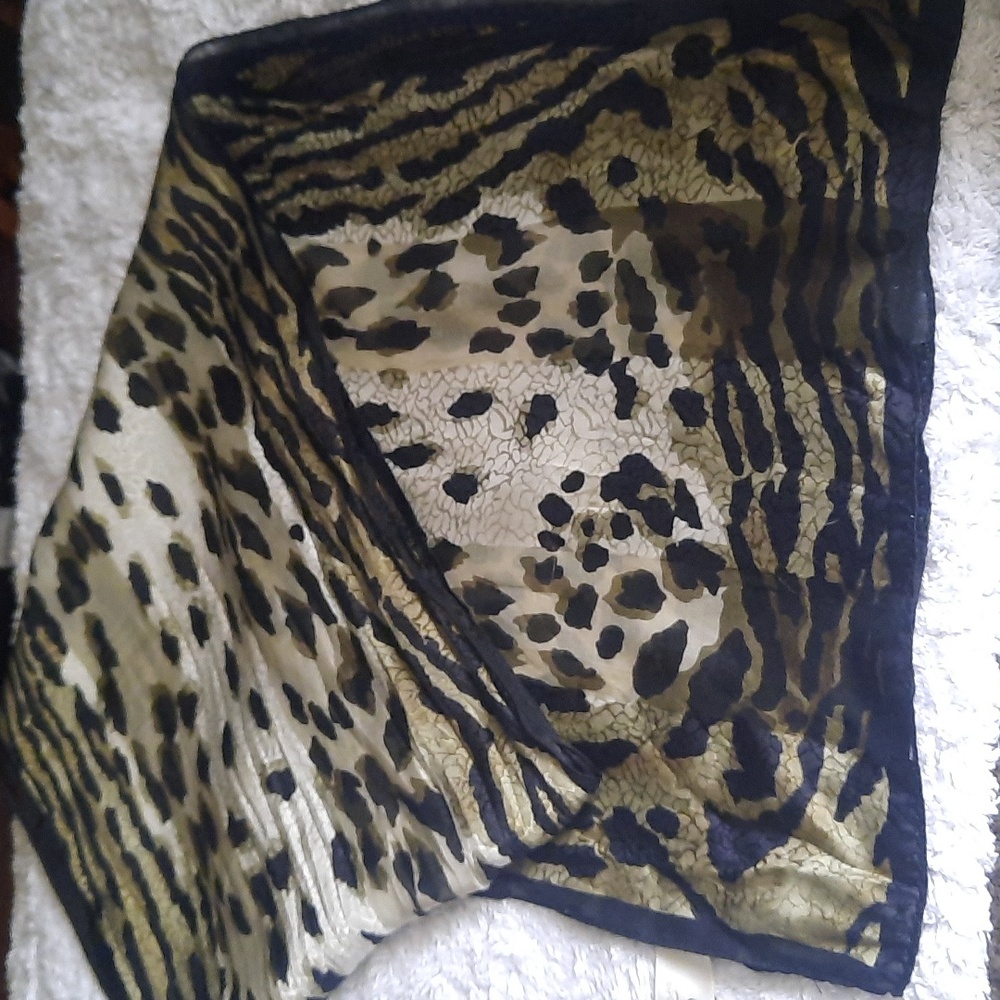 Womens Oscar de la renta scarf